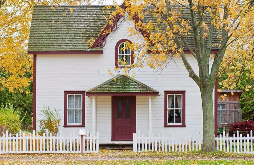 White-house-with-picket-fence